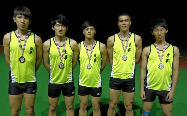 4x100公尺接力銀牌選手(左起)體育三余亨曄、體育二吳俊杰、體育四李俊源、陳竣結、體育一戴大為