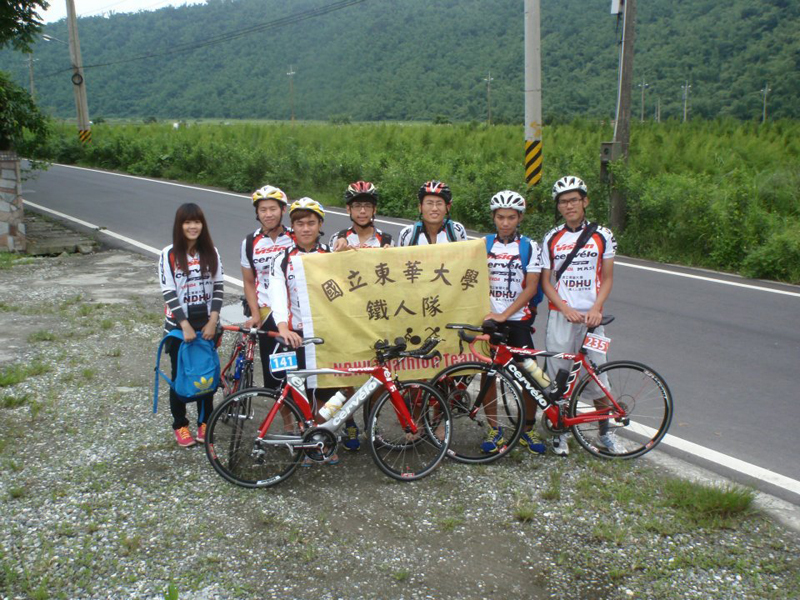 東華鐵人參加2012洄瀾國際鐵人三項精英賽