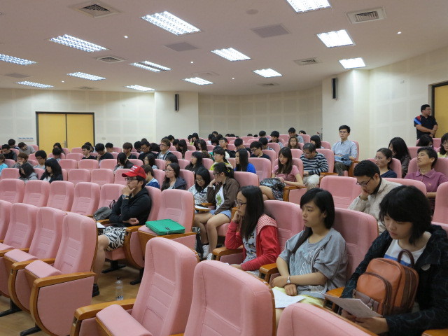 不少學生前往跟著詩人去旅行