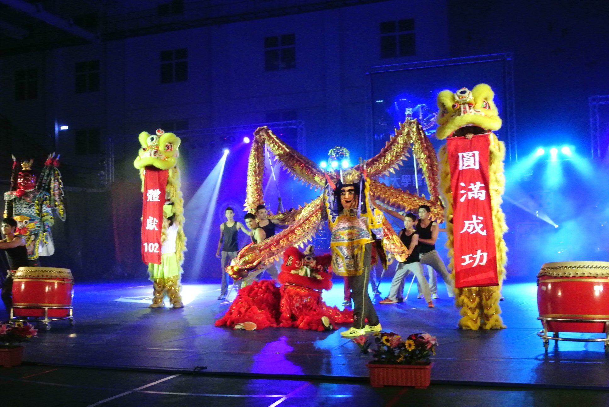 舞獅開場，祝福活動圓滿成功