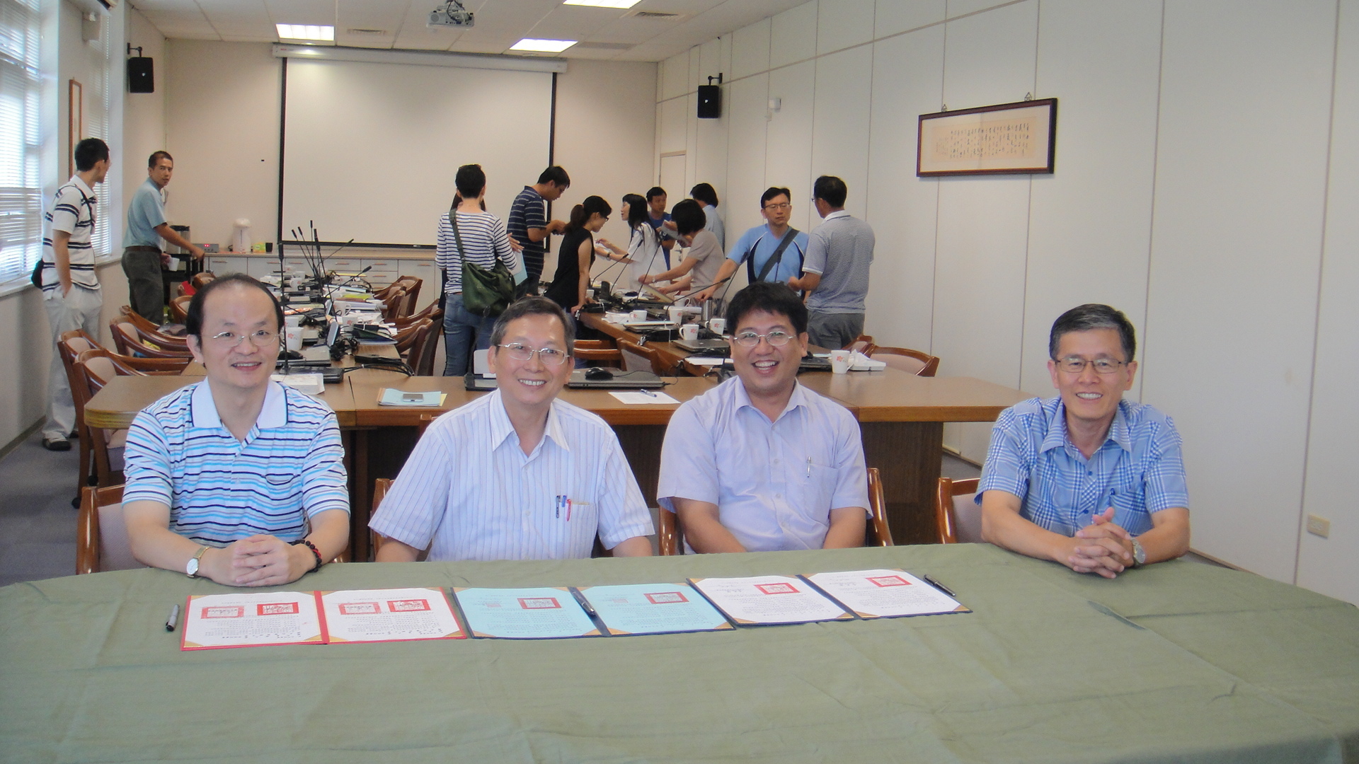 （左起）花蓮高中李運生教務主任、四維高中蔡忠和人事主任、海星高中李恭榮教務主任、本校白亦方教務長共同簽署合作同意書