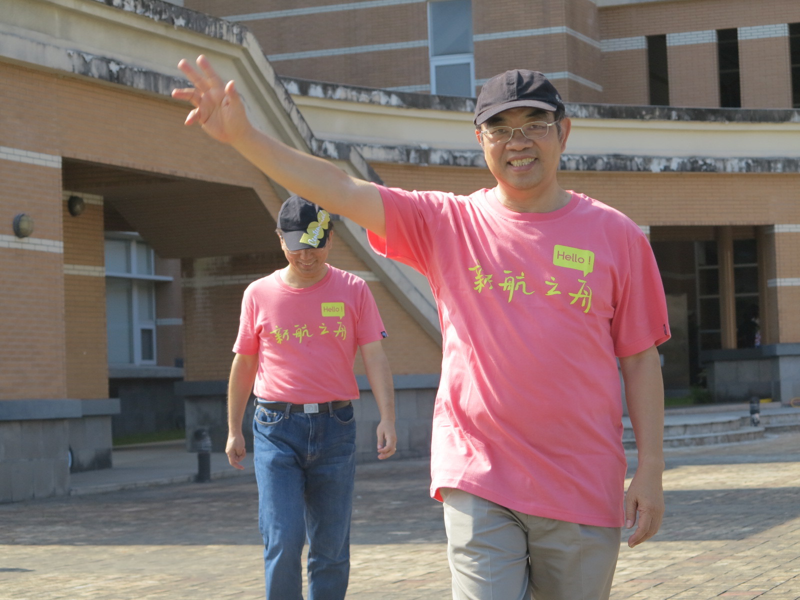 校長吳茂昆特別換上新訓制服與新生見面