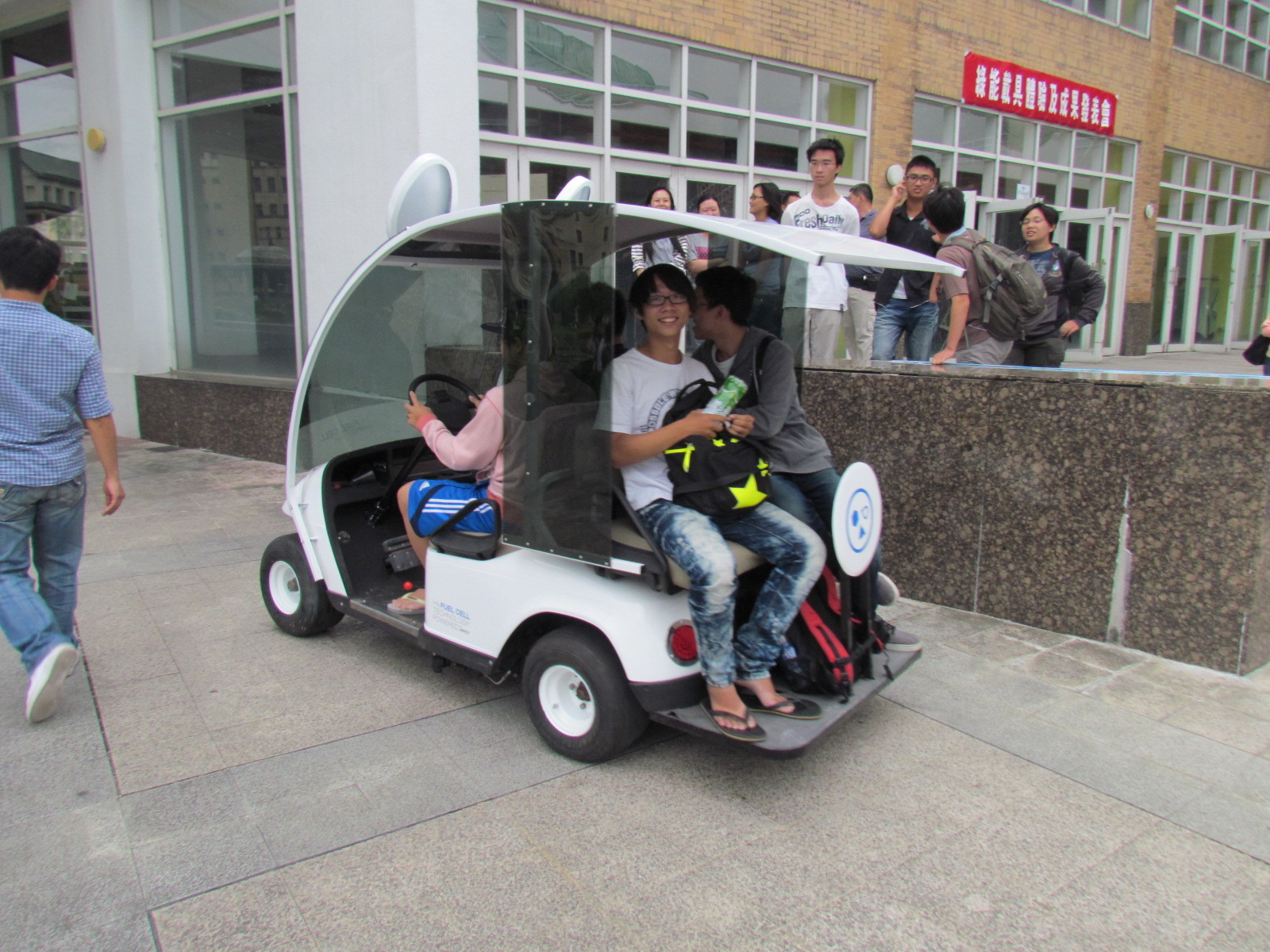 氫能燃料電動車試乘情形