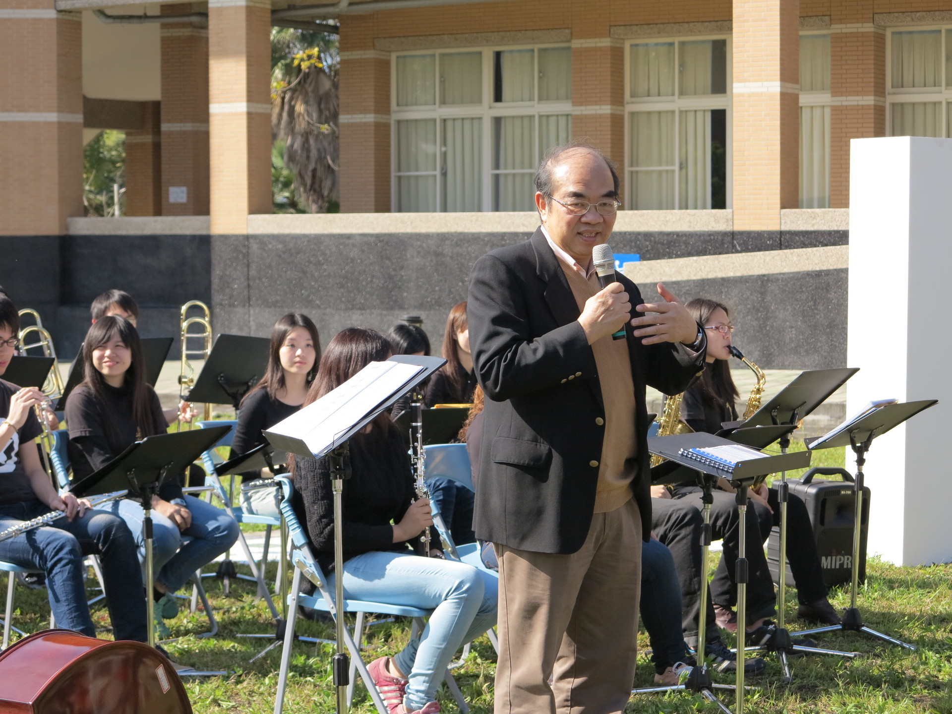 東華大學校長吳茂昆現場說明活動