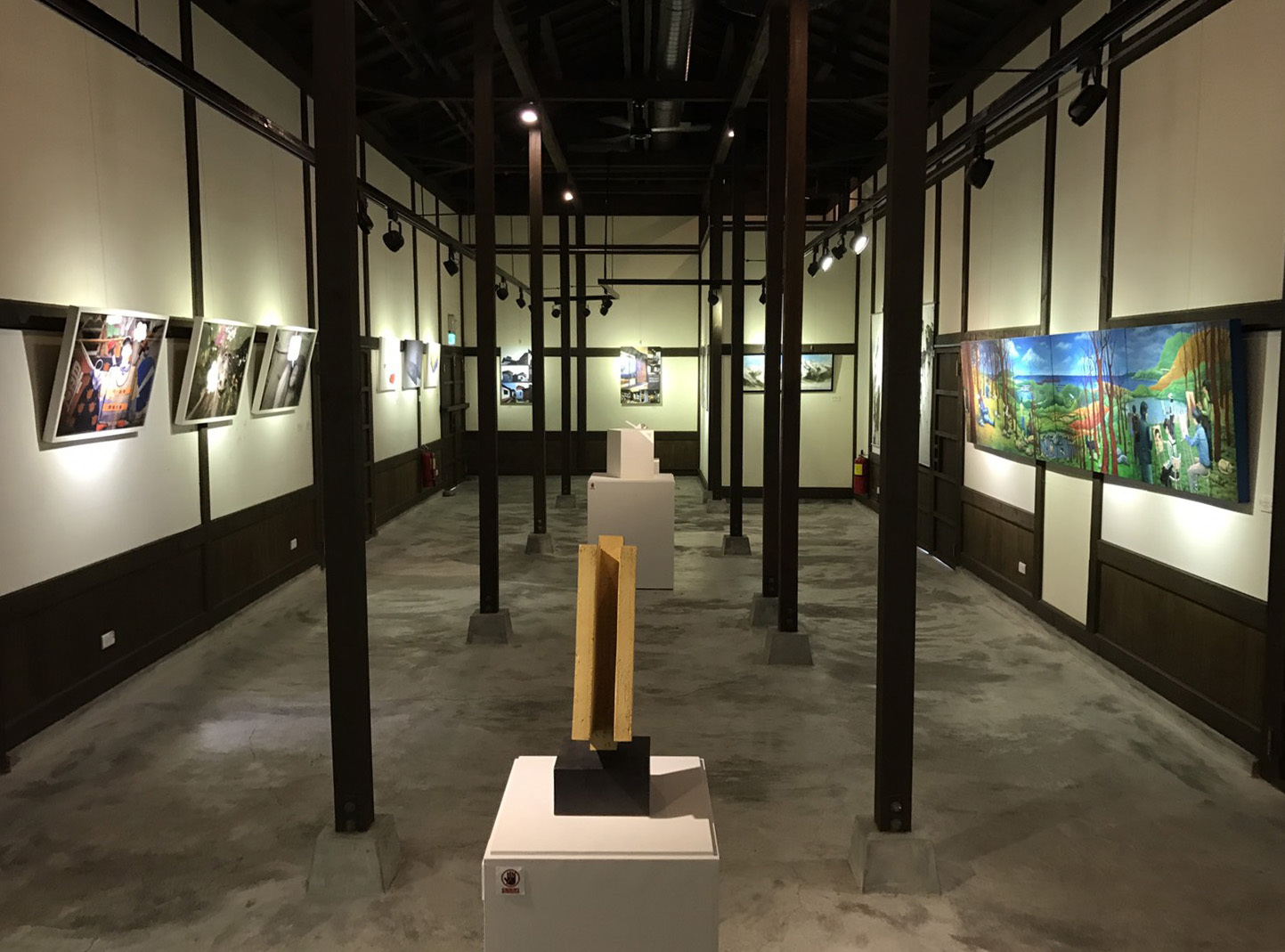 藝術與設計教師聯展，展出作品豐富多元