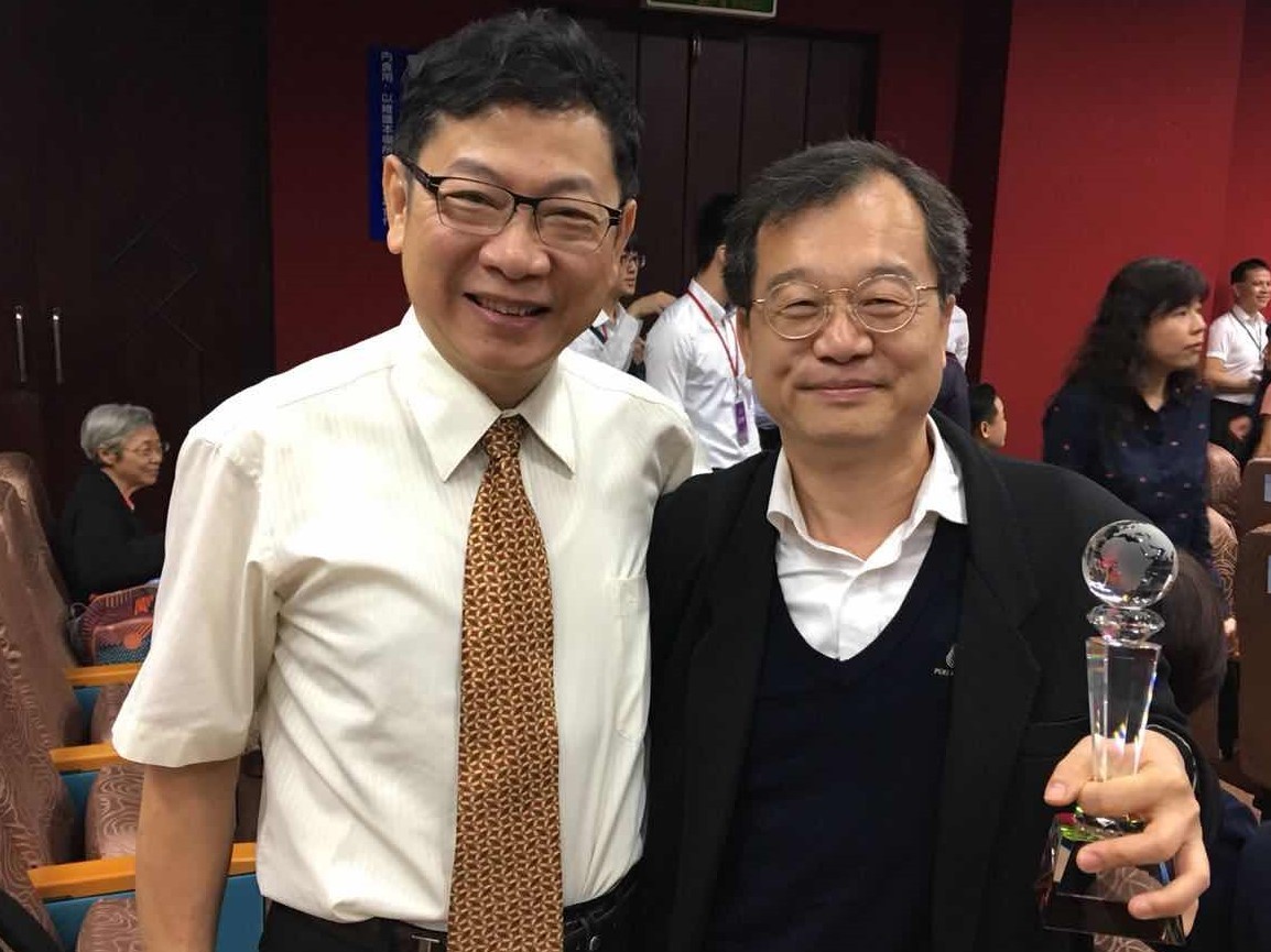 楊熾康助理教授與中華民國特教學會曾世杰理事長合影