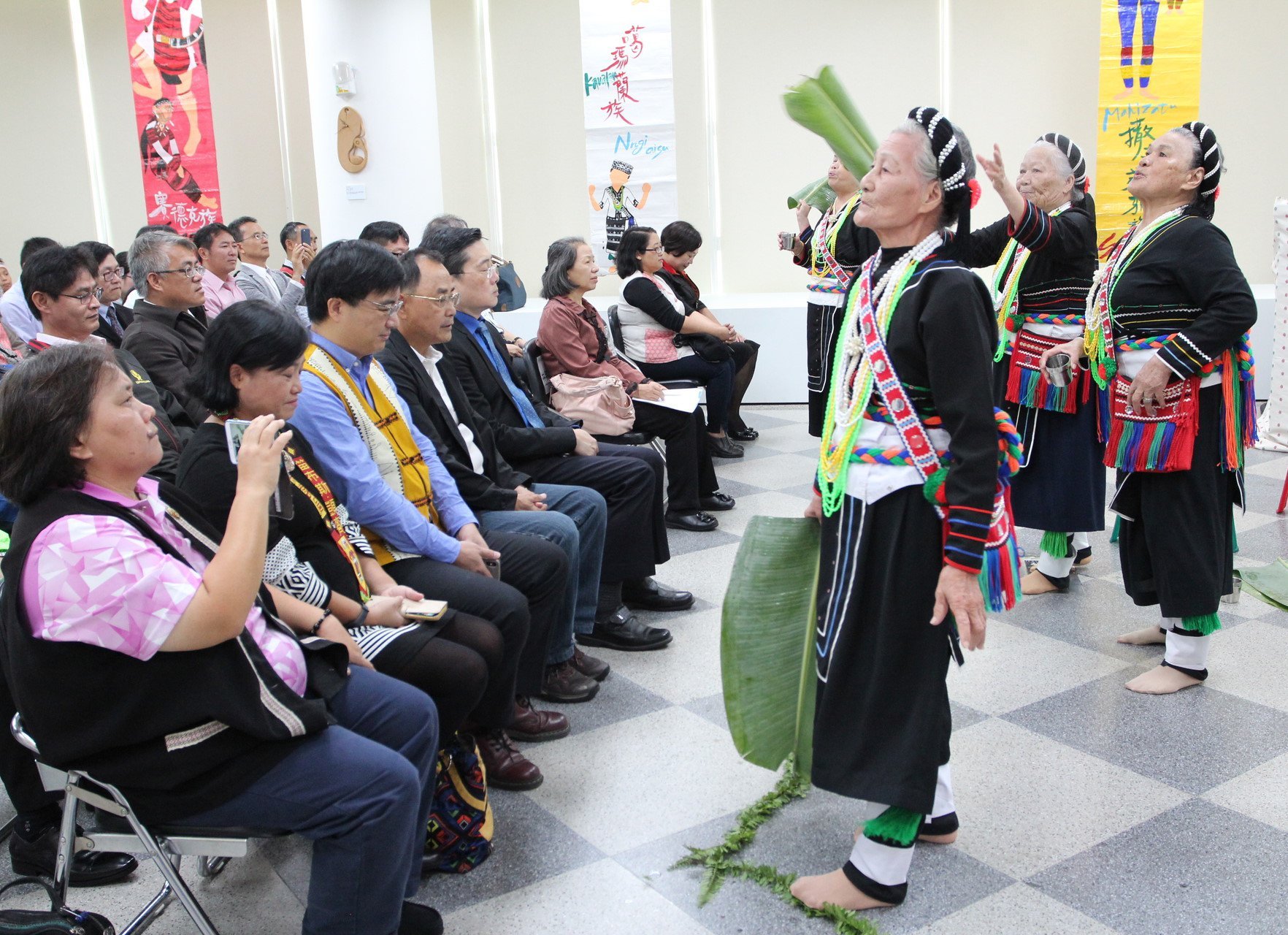 Sikawasay祭師除穢祈福儀式