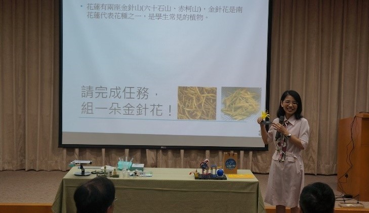 南花蓮計畫主持人林靜雯教授說明南花蓮特色 - 金針花