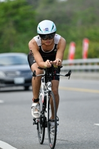 自行車參賽選手奮勇爭先