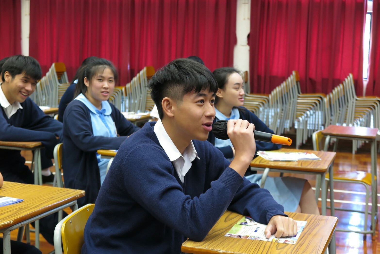 佛教葉紀南中學學生踴躍發問