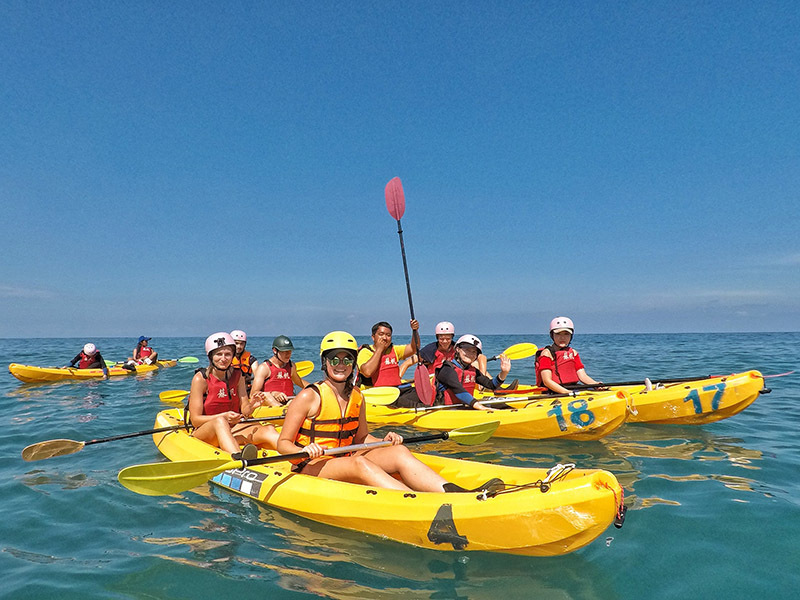 在蘇帆海洋文教基金會學習海洋知識，體驗獨木舟及海泳
