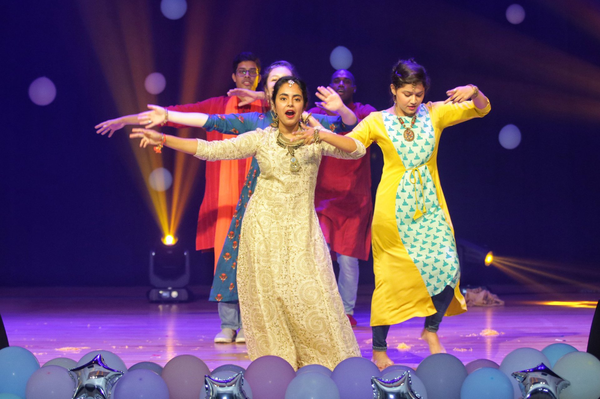 印度同學表演經典風格舞蹈