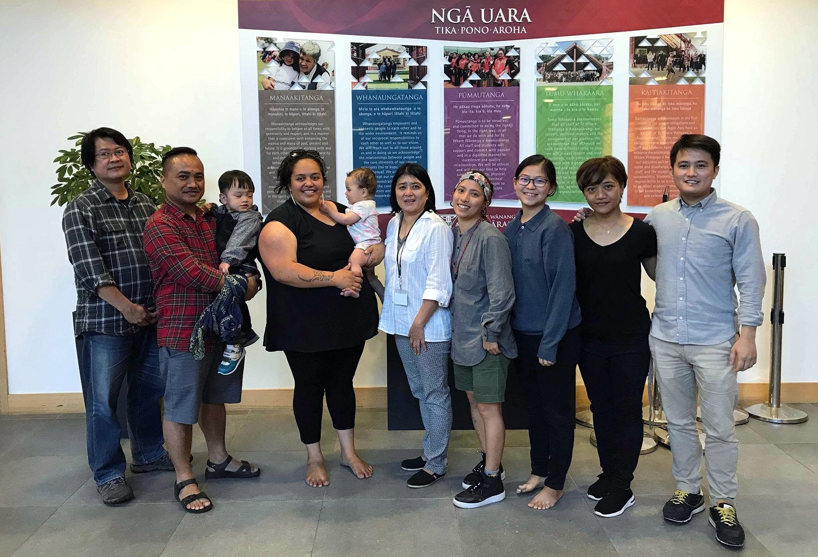 毛利語言課程，由初階班教師Moerangi Black（左三） 進行生動活潑的教學