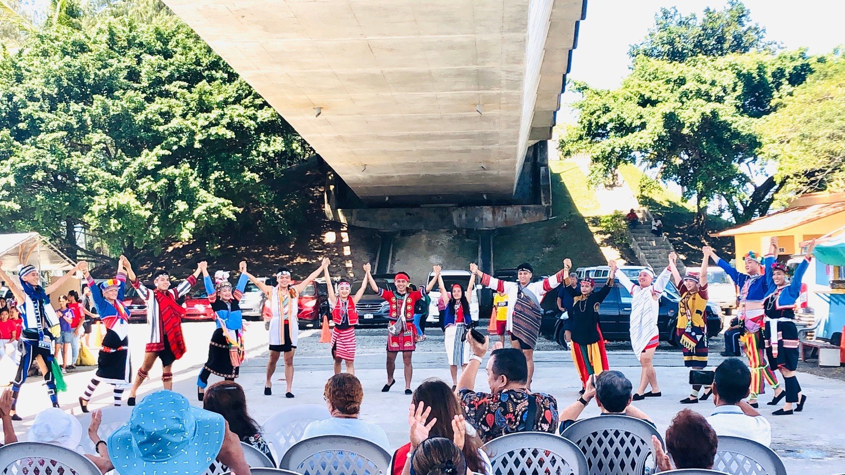 東華原住民民族學院舞團於帛琉共和國國慶船賽演出