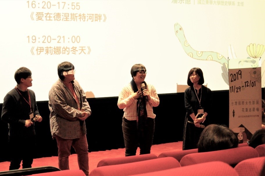 映後演講Kawah Umei導演（右二）及其作團隊與Ciwang Teyra講師（左一）