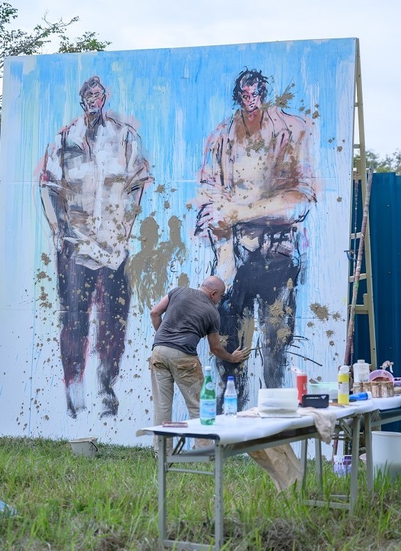 法國藝術家保羅．布洛亞斯（Paul Bloas）即將完成的「巨人」繪畫創作