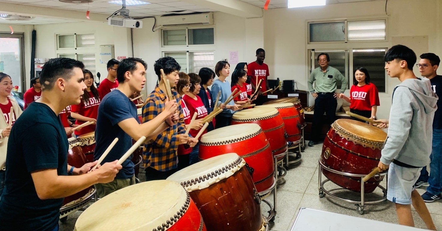 CLC students learning Taiwan traditional drumming