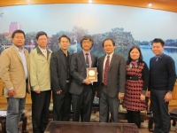 東華訪問團拜會台北駐越南代表處，訪問河內三所國立大學並簽署合作備忘錄