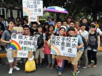 Rainbow Kids同伴社帶校內連署北上參加第十屆台灣同志大遊行
