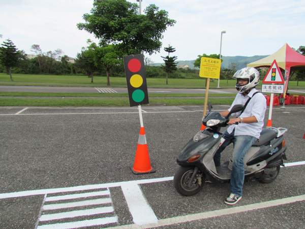 101學年新生機車行駛校園之規定說明