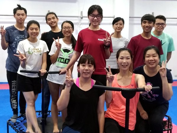 東華大學體育中心辦理健身跳床運動～舒壓燃脂，跳出年輕與活力～