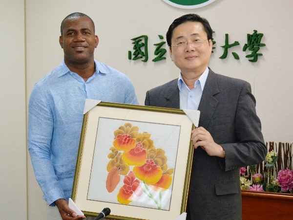 Deputy Prime Minister of St. Kitts and Nevis, the Honourable Shawn K. Richards visited National Dong Hwa University