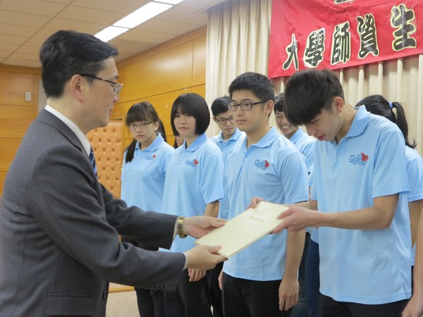 東華史懷哲服務團隊，陪伴孩童渡過充實暑假