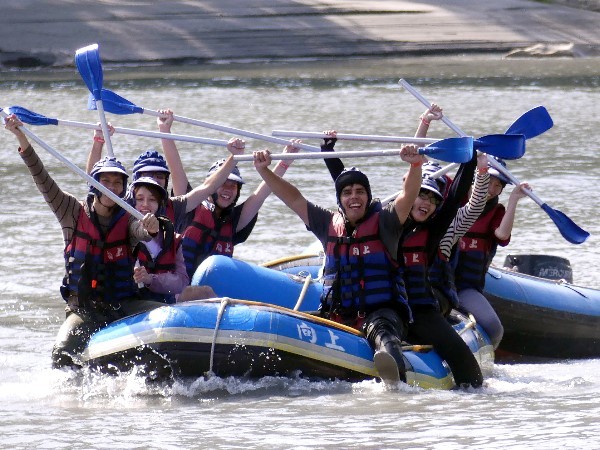 Great success in rafting trip for Foreign students - Chinese language center, National Dong Hwa University